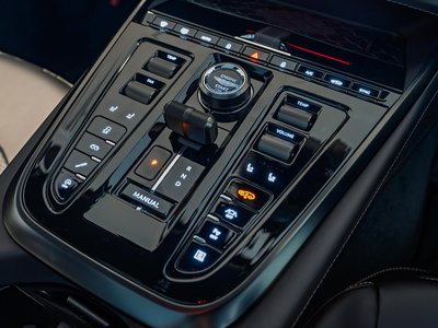 2026 Aston Martin DBX — миниатюра 30
