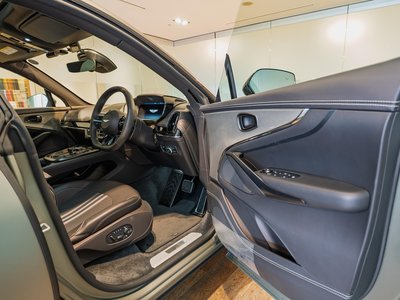 2026 Aston Martin DBX 照片 15