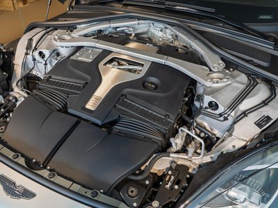 2026 Aston Martin DBX — миниатюра 32