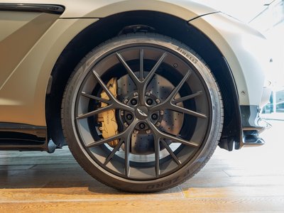 2026 Aston Martin DBX 照片 12