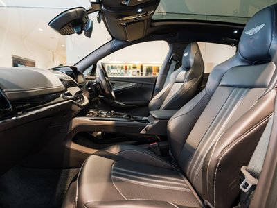 2026 Aston Martin DBX — миниатюра 22