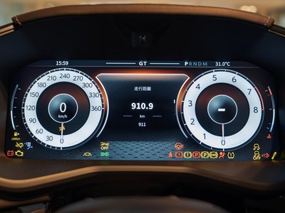 2026 Aston Martin DBX — миниатюра 26