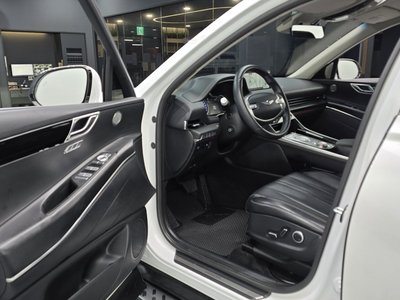 2021 Genesis GV80 thumbnail 13