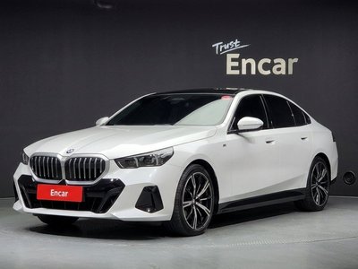 2024 BMW 5 SERIES — фото 1