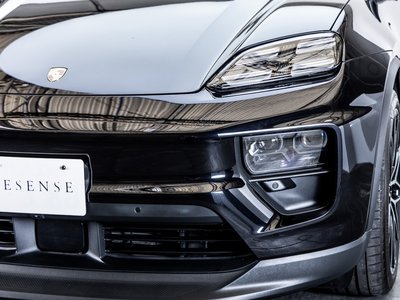 2025 Porsche MACAN thumbnail 11
