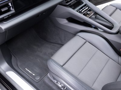 2025 Porsche MACAN thumbnail 47