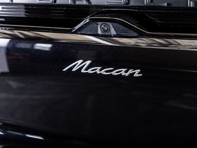 2025 Porsche MACAN thumbnail 38