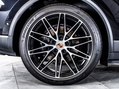 2025 Porsche MACAN thumbnail 28