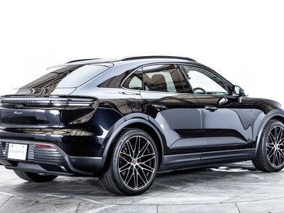 2025 Porsche MACAN thumbnail 29