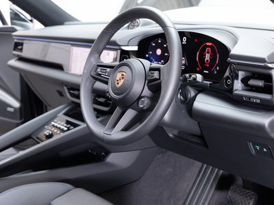2025 Porsche MACAN thumbnail 42