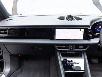 2025 Porsche MACAN thumbnail 41