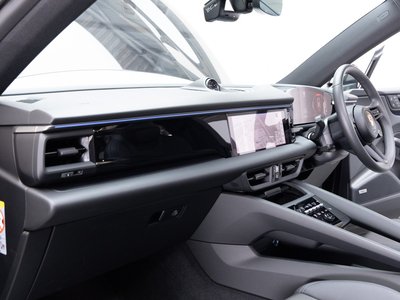 2025 Porsche MACAN thumbnail 45