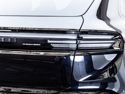 2025 Porsche MACAN thumbnail 36