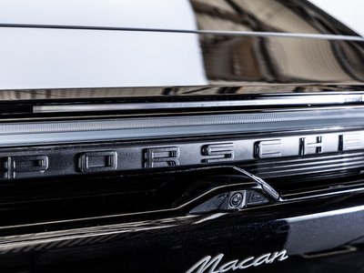 2025 Porsche MACAN thumbnail 39