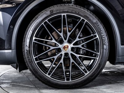 2025 Porsche MACAN thumbnail 25