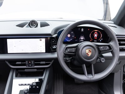 2025 Porsche MACAN thumbnail 40