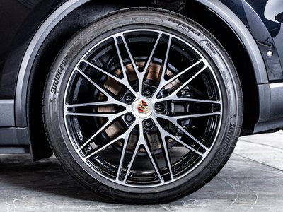 2025 Porsche MACAN thumbnail 26