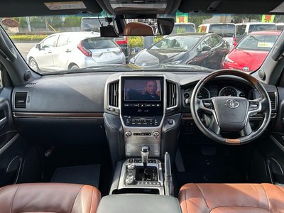 TOYOTA LAND CRUISER 200 - 9