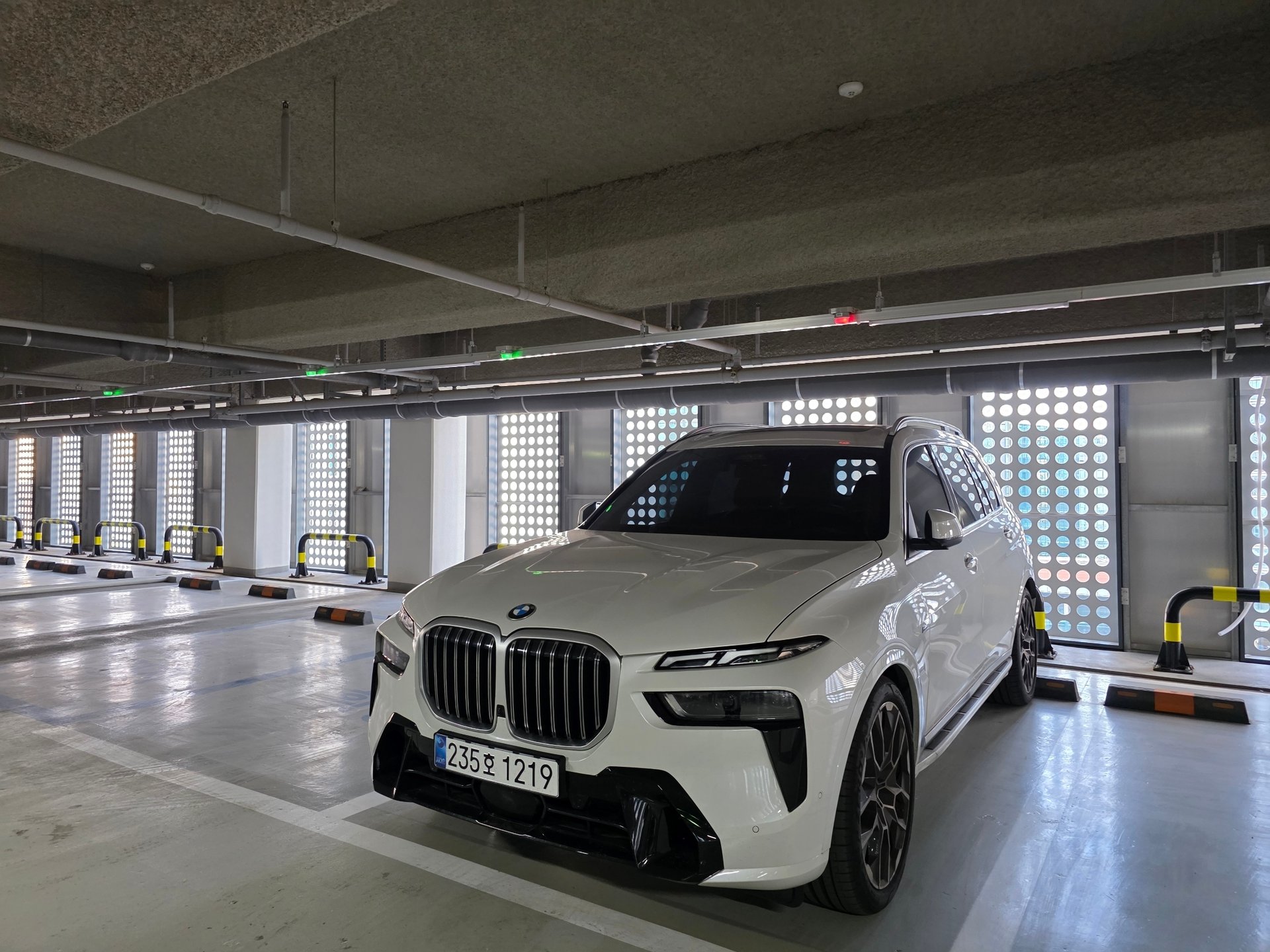BMW X7 - View 1