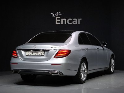 MERCEDES-BENZ E-CLASS - 5