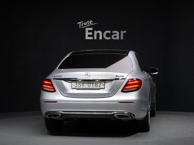 MERCEDES-BENZ E-CLASS - 3
