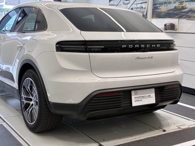 PORSCHE MACAN - 4