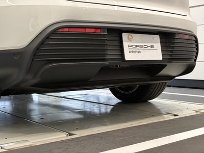 PORSCHE MACAN - 9