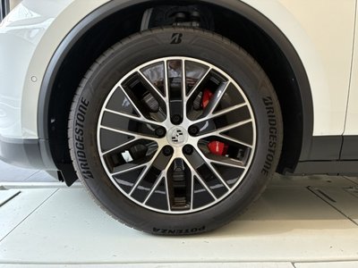 PORSCHE MACAN - 10