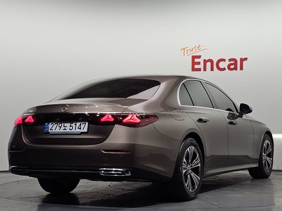 MERCEDES-BENZ E-CLASS - 4