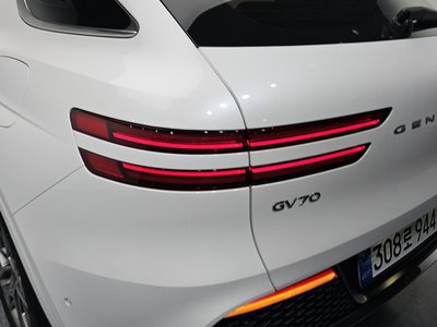 2023 Genesis GV70 — фото 10