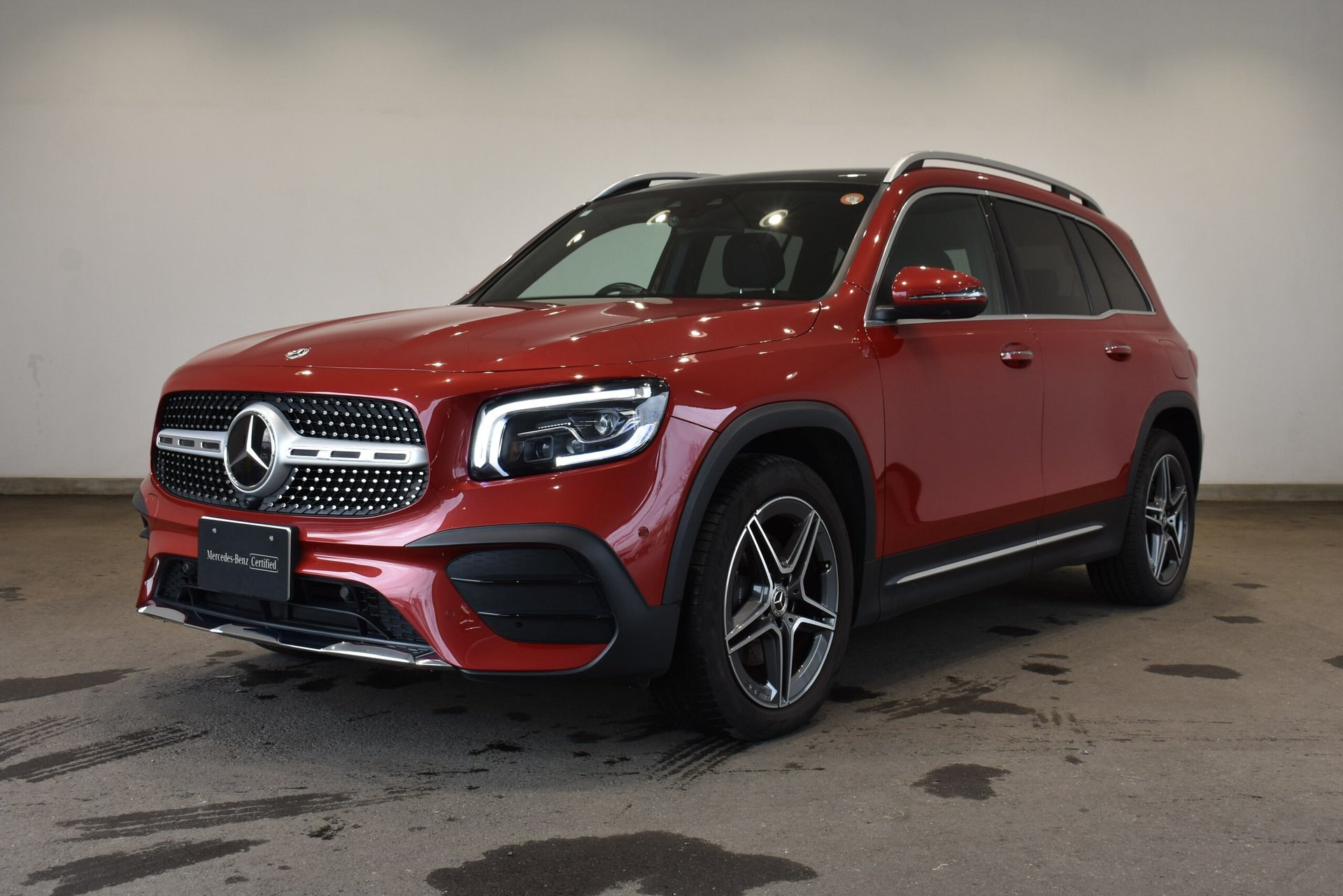 MERCEDES-BENZ GLB - View 1