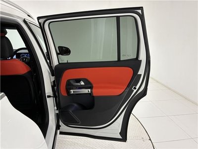 2025 Mercedes-BENZ GLB — миниатюра 16