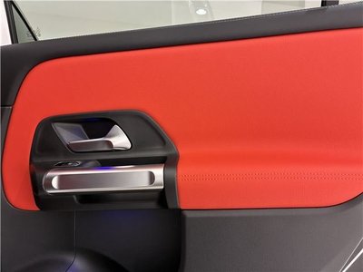 2025 Mercedes-BENZ GLB — миниатюра 17