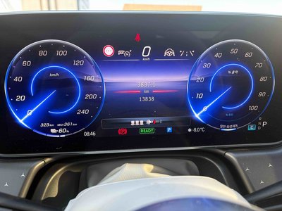 MERCEDES-BENZ EQE - 8