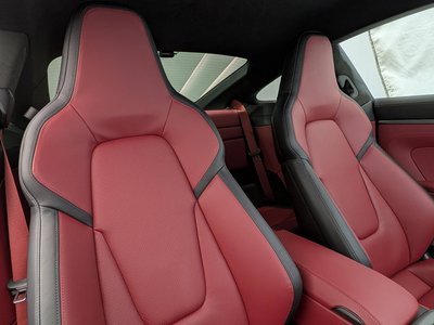 صورة 10 لـ 2025 Porsche 911