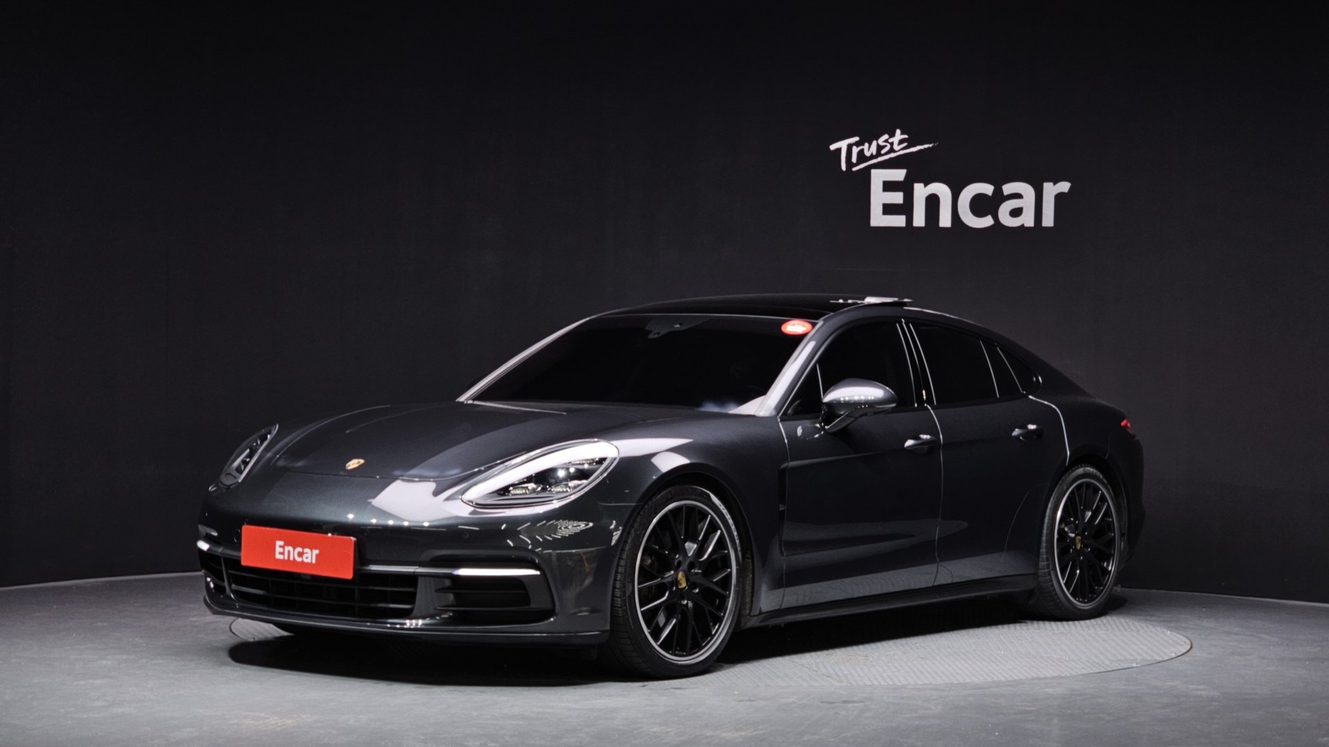 PORSCHE PANAMERA - View 1