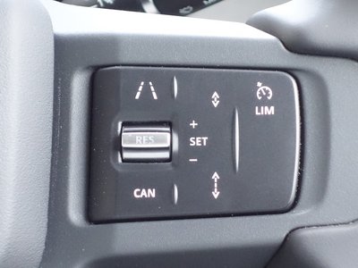 LAND ROVER DEFENDER - 8