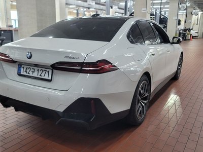 BMW 5 SERIES - 2
