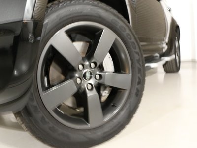 LAND ROVER DEFENDER - 9