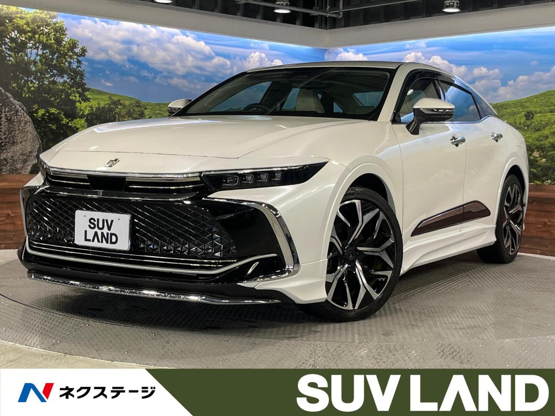 TOYOTA CROWN CROSSOVER - View 1