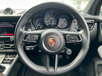 صورة 7 لـ 2023 Porsche MACAN