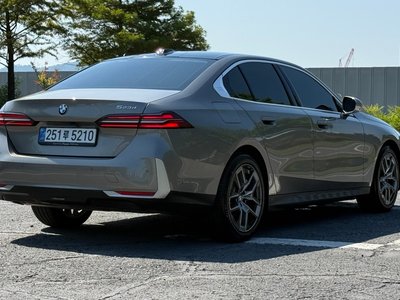 2025 BMW 5 SERIES 照片 4