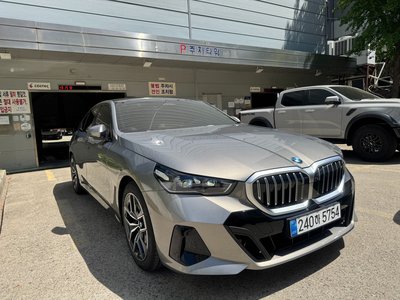 BMW 5 SERIES - 1