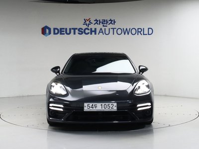 PORSCHE PANAMERA - 3