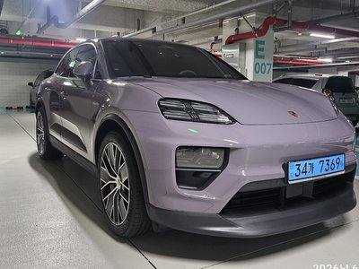 PORSCHE MACAN - 1
