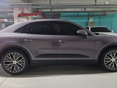 PORSCHE MACAN - 10