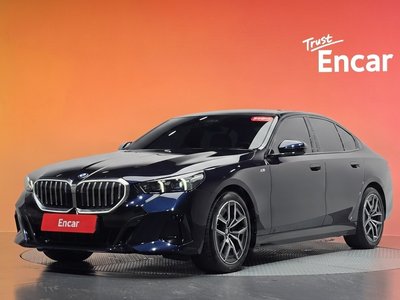 2024 BMW 5 SERIES photo 1