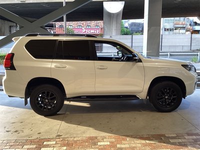 TOYOTA LAND CRUISER - 7