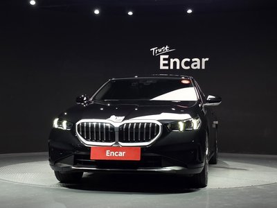 2023 BMW 5 SERIES — фото 2