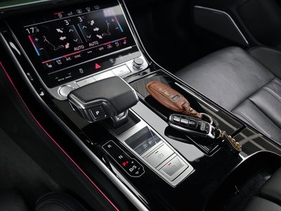 AUDI A8 - 9